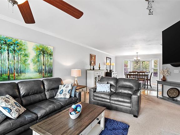 4th image of 1621 Whispering Creek Dr