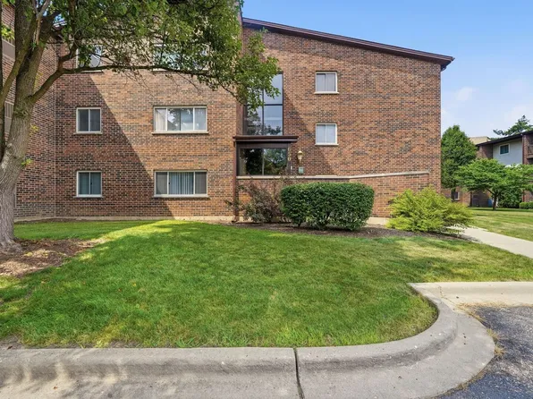 650 Perrie Dr APT 303, Elk Grove Village, IL 60007