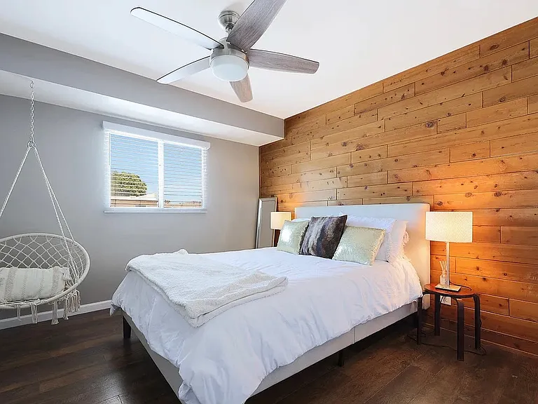 2936 E Clarendon Ave — Photo 22