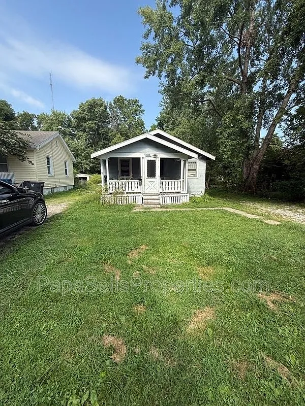 2 bed, 1.0 bath, 840 sqft, $975 — Photo 2