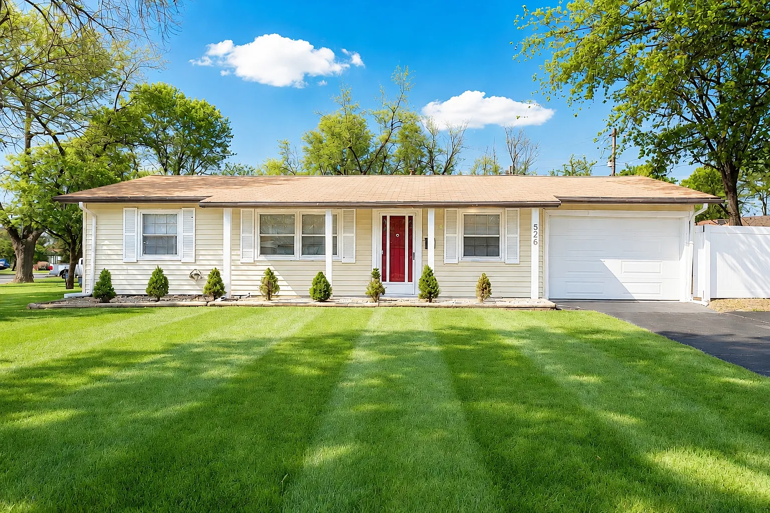 3 bed, 988 sqft, $3,800 — Photo 1