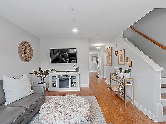 Living room 4
