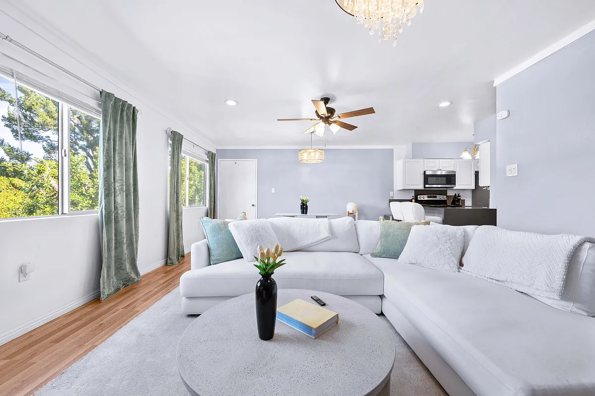 Living room - 12801 Moorpark St #308