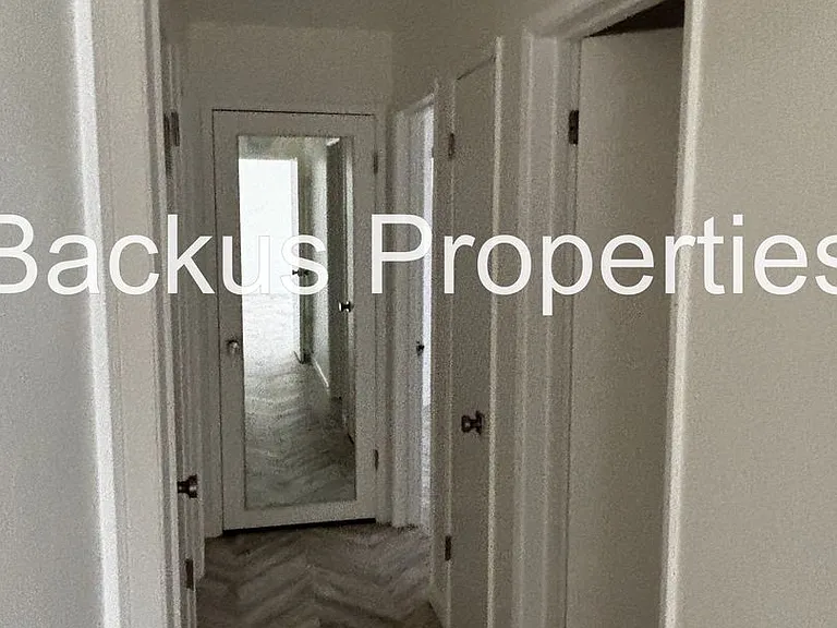 681 Alice St — Photo 11