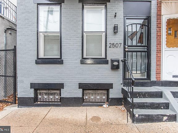 3rd image of 2507 E Monmouth St