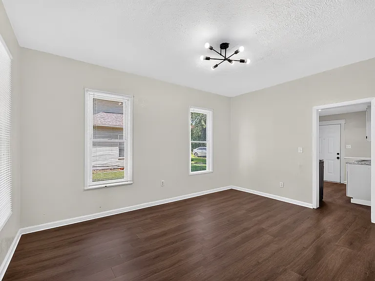 505 Brown St — Photo 13