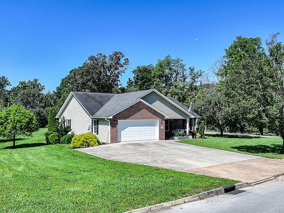 3rd image of 12 Grace Dr