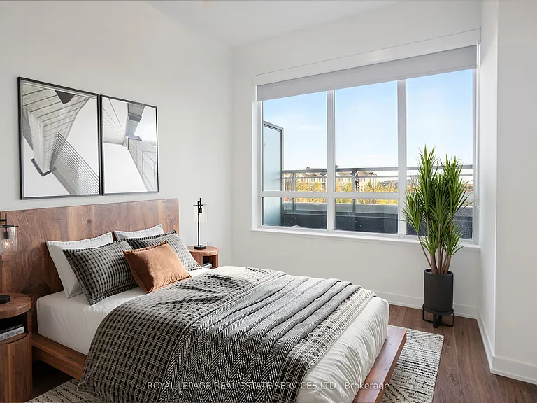 395 Dundas St W #239 — Photo 4