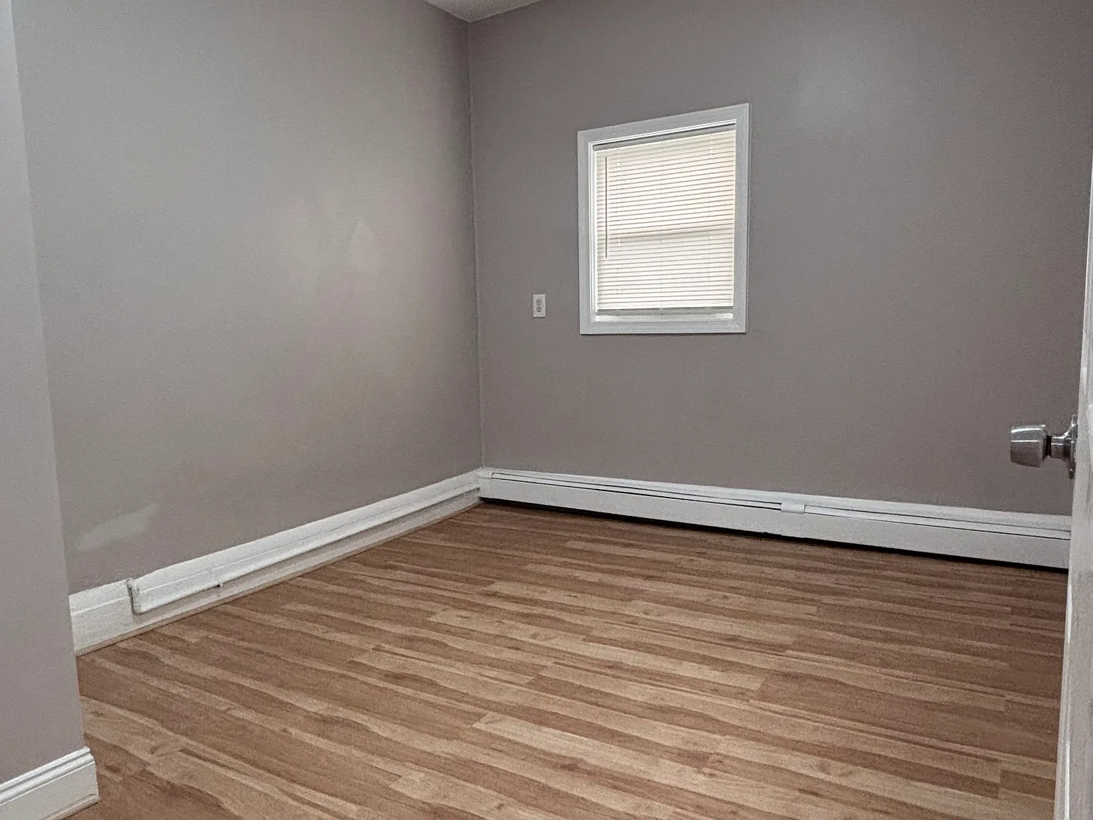3 bed, 850 sqft, $3,200 — Photo 2