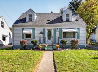 125 Ascot Rd, Waterford, MI 48328