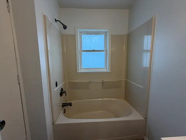 1214 Queen St — Photo 4