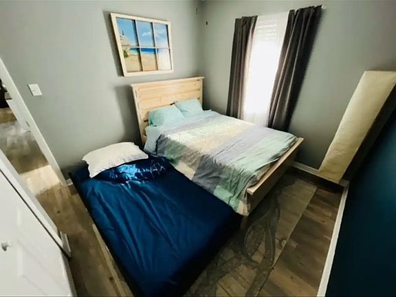 4th image of 2718 10th St #2718