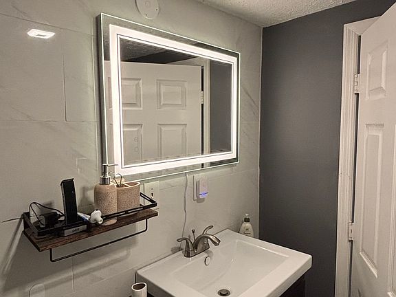 3rd image of 1905 9th Ave N #1-B