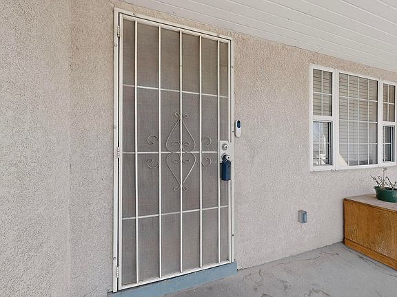 3rd image of 709 Carlisle Blvd NE