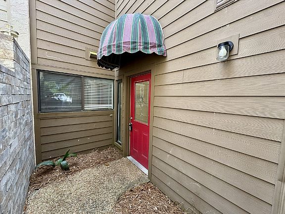 2nd image of 300 Cherry St APT 4