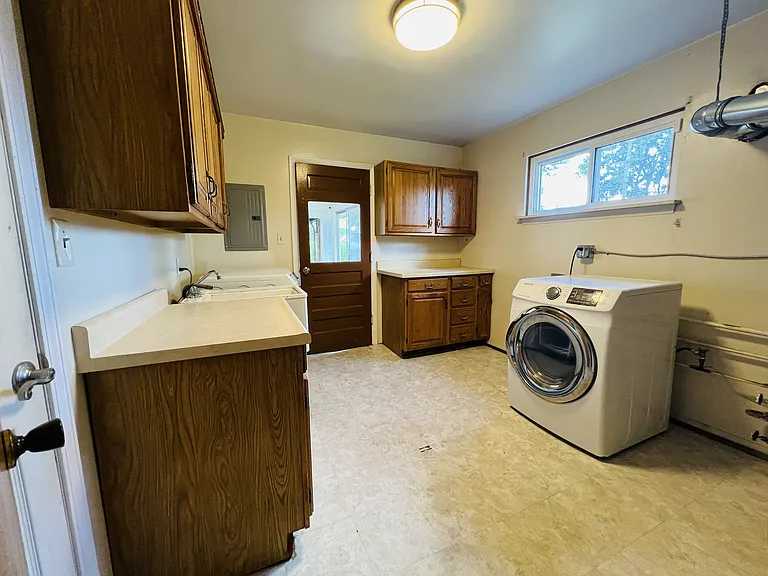 747 Jamaica Dr #1 — Photo 20