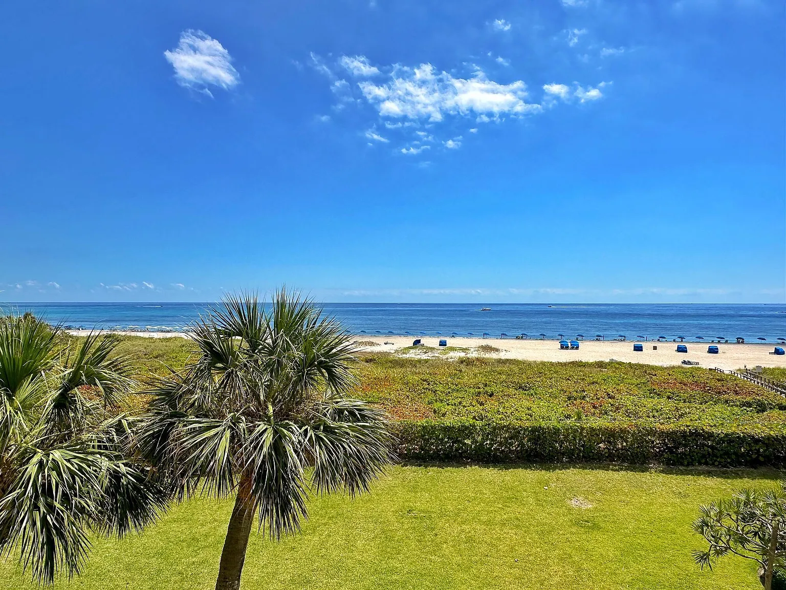 2 bed, 2.0 bath, 1600 sqft, $5,700 — Photo 2