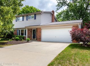 4948 Southview Dr, Shelby Township, MI 48317