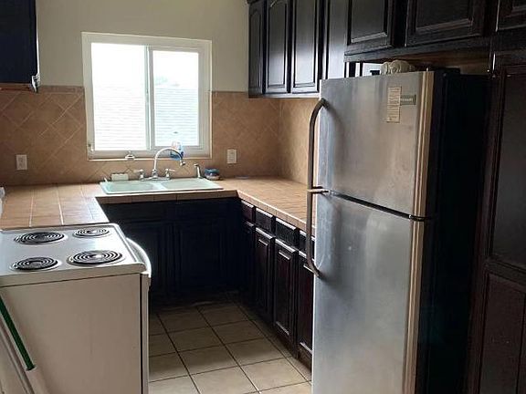 3rd image of 5010 Barrett Ave