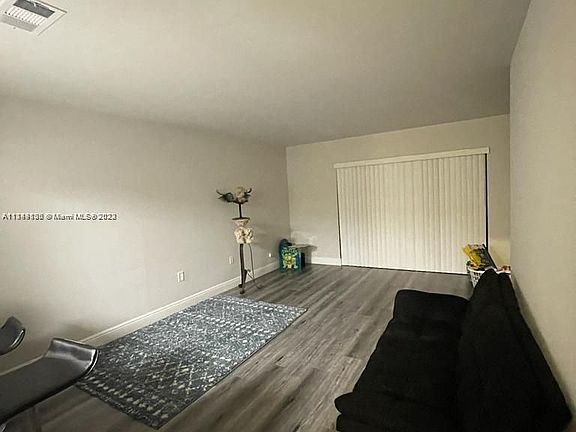 4th image of 301 Palm Cir E #301