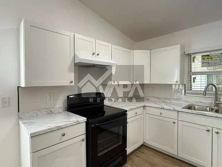 7729 Narrow Pass Dr — Photo 3
