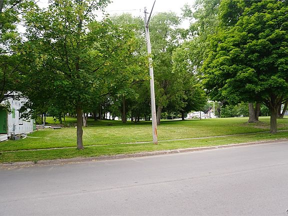 4th image of 101 E 10th St Lot 1