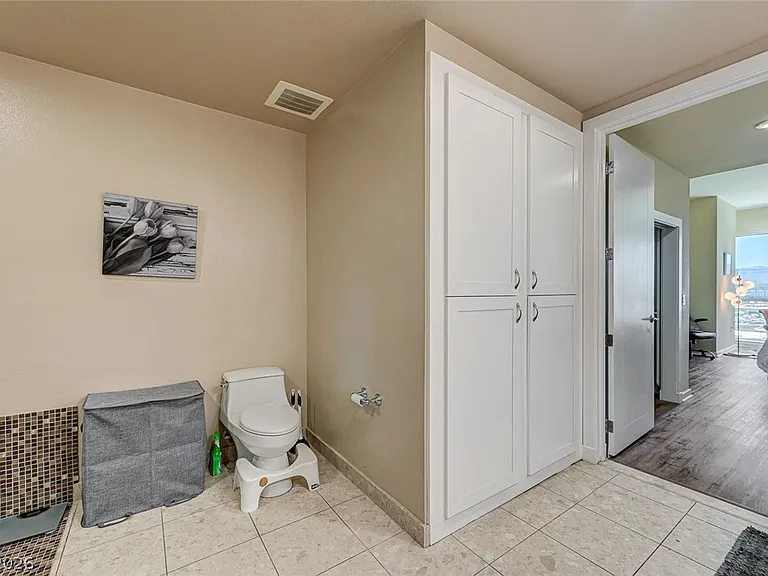 4575 Dean Martin Dr #506 — Photo 30