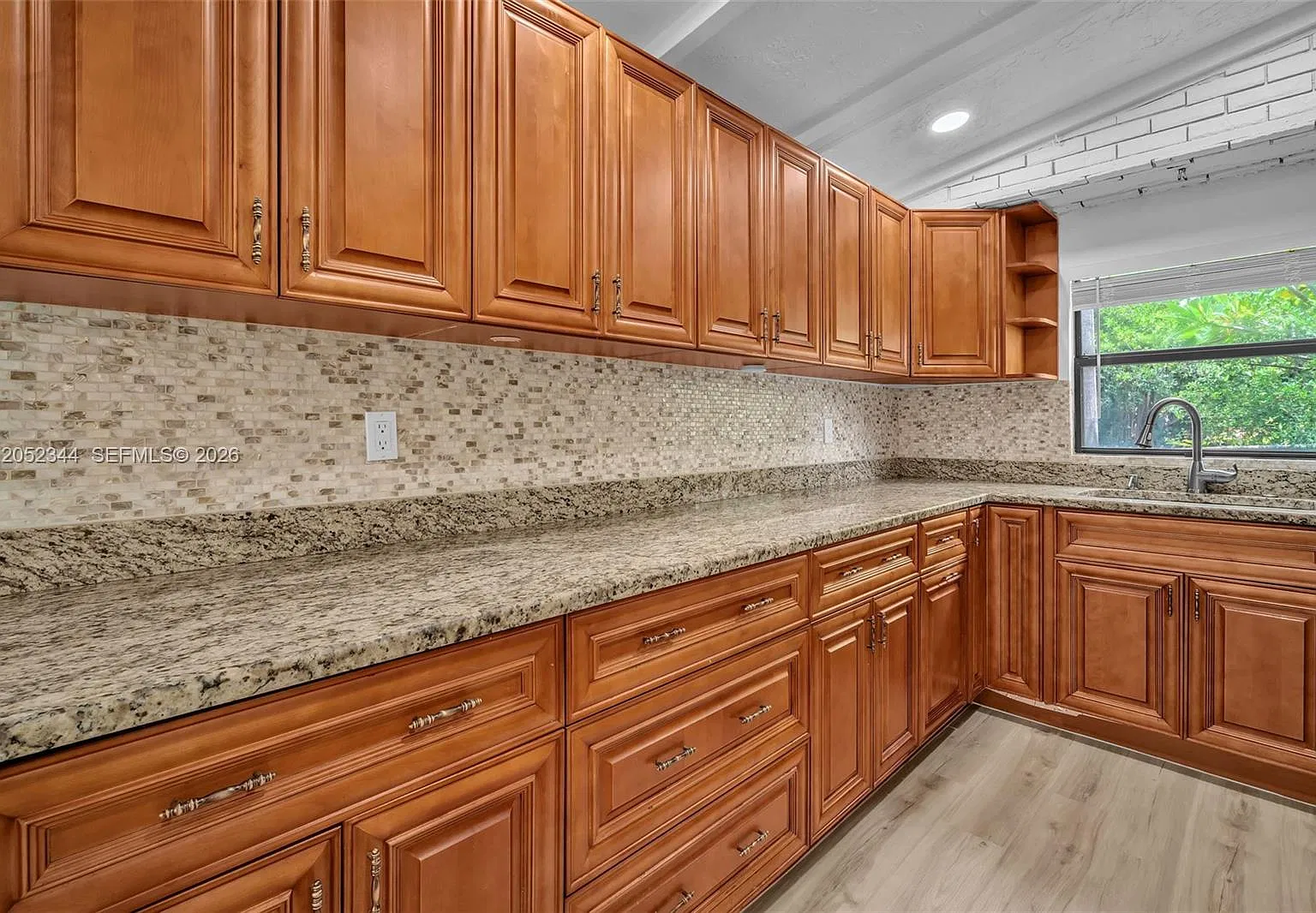 3 bed, 2.5 bath, 1710 sqft, $4,000 — Photo 3