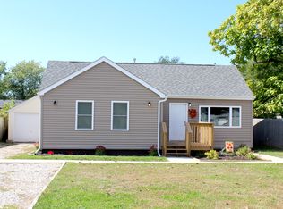 327 6th St, Colona, IL 61241