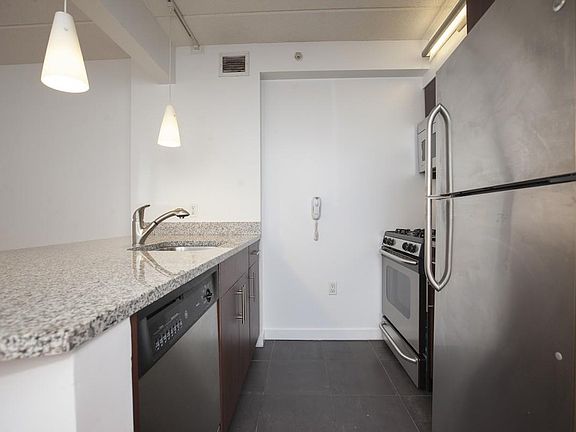5th image of 555 W 23rd St APT N8c