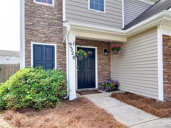 4th image of 9328 Macquarie Ln