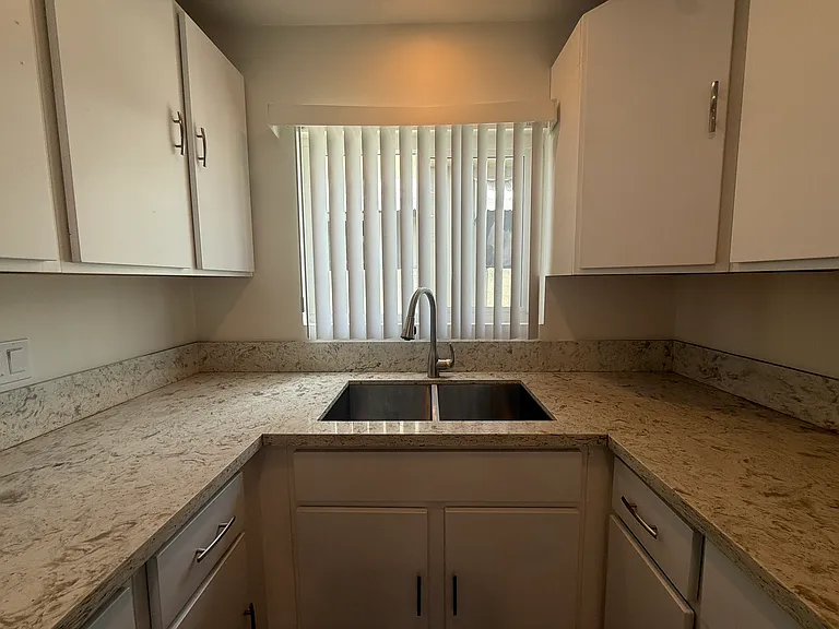 1228 N McCadden Pl #5 — Photo 6