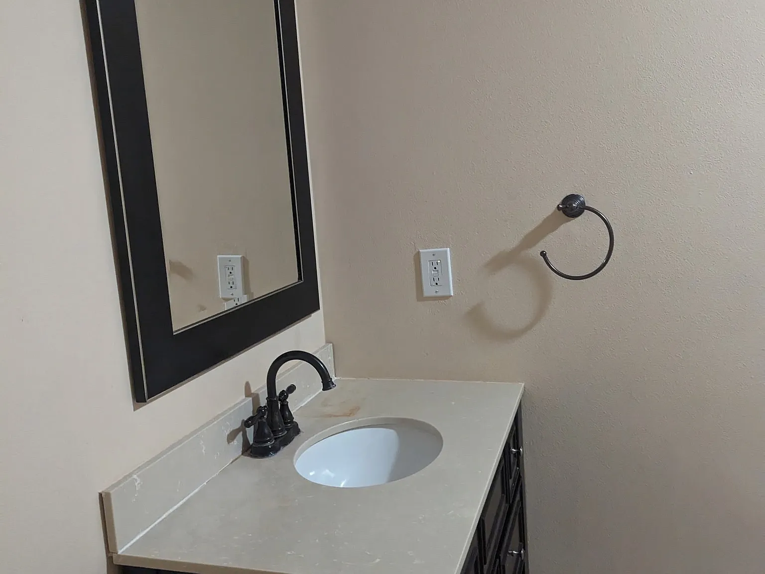 3 bed, 1.5 bath, 2550 sqft, $2,800 — Photo 3