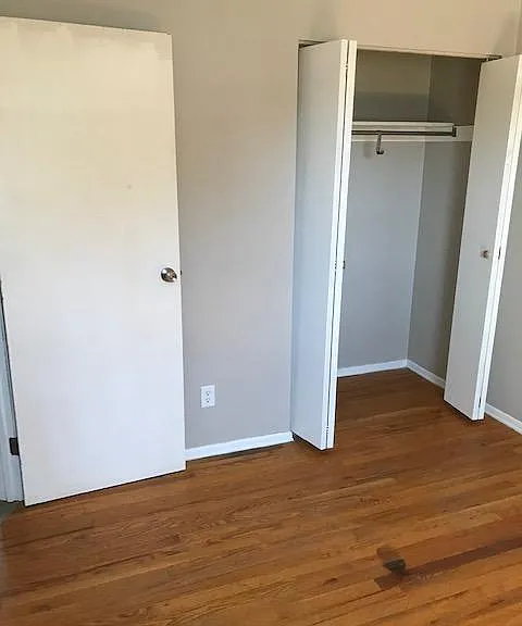 55 E York St — Photo 3