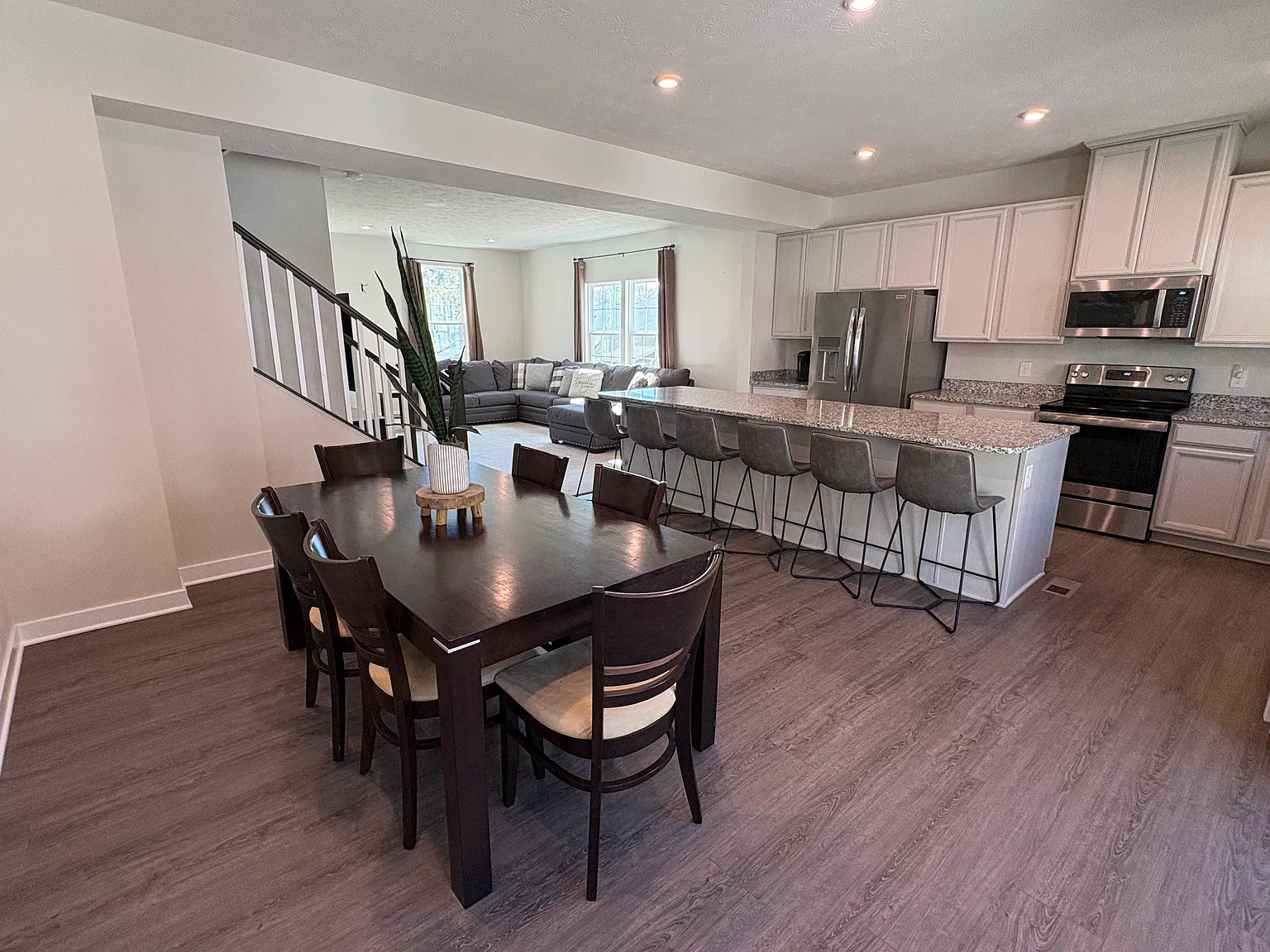 4 bed, 2.5 bath, 2298 sqft, $3,000 — Photo 4
