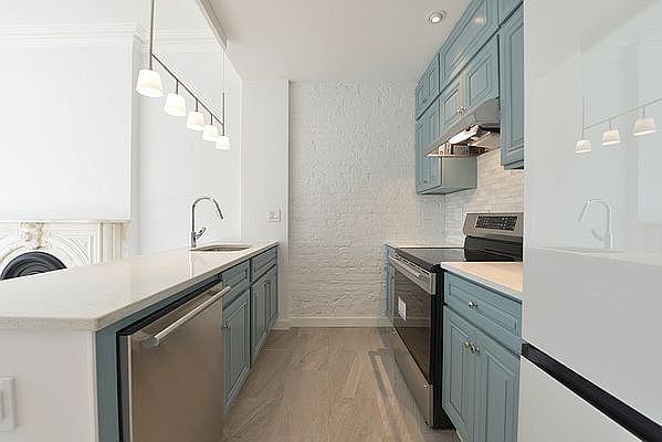 1st image of 13 Brevoort Pl #3
