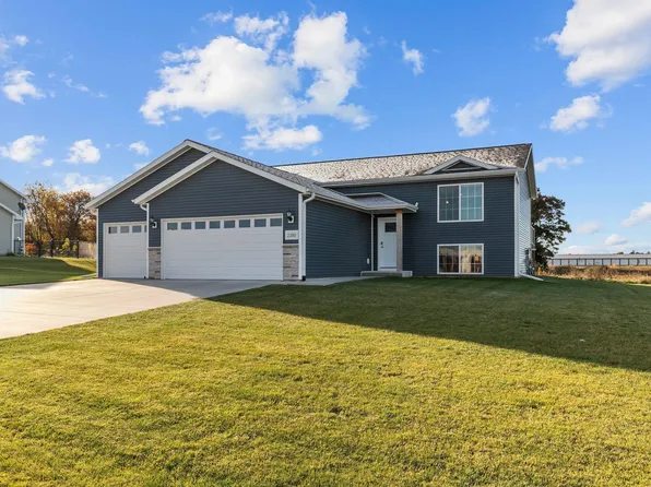 2280 Young Dr, Waupaca, WI 54981