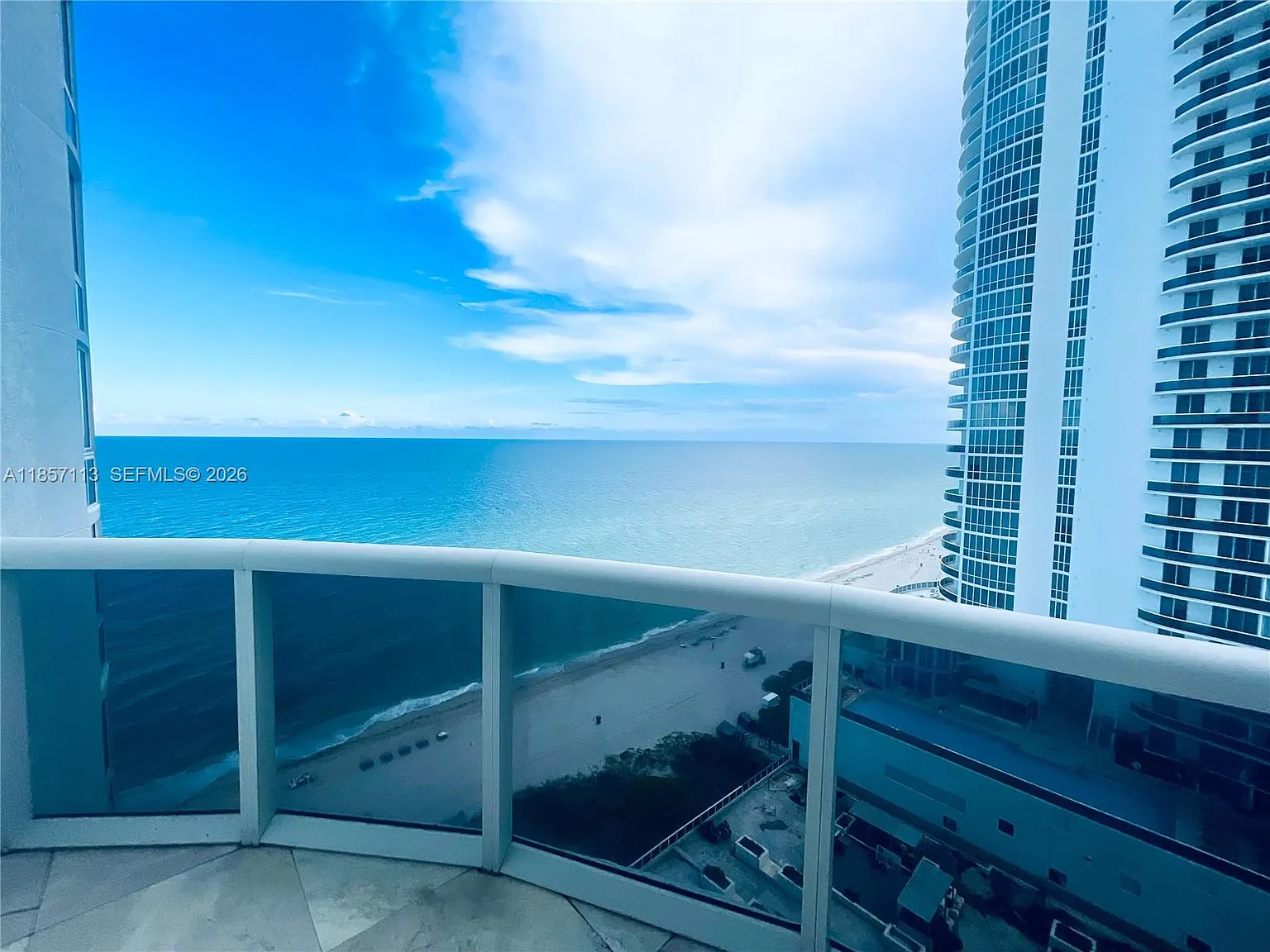 Tdr Tower I Condo — Photo 1