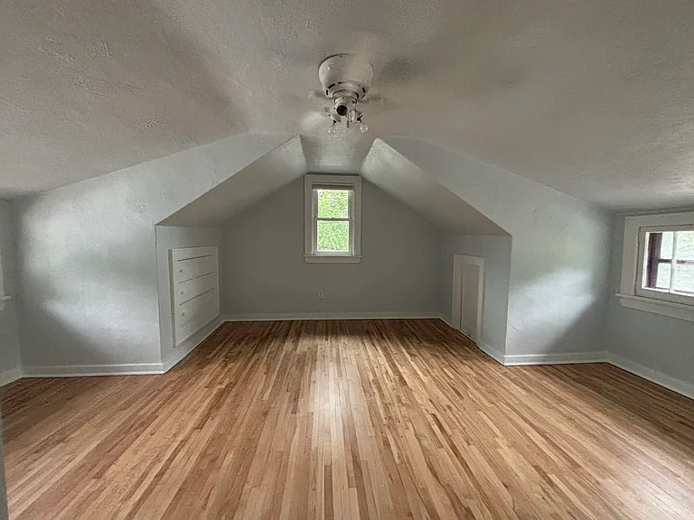 775 Lexington Pkwy S — Photo 8