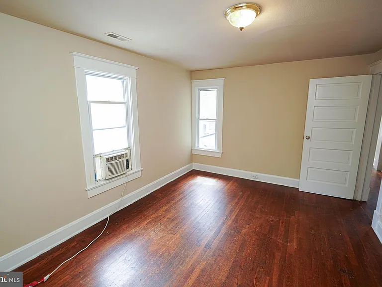 235 Newton St #4 — Photo 16