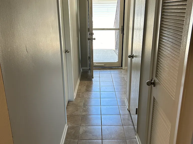 2077 NW Hickory Ln — Photo 7