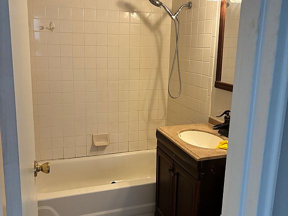 5th image of 2332 SW E Ave