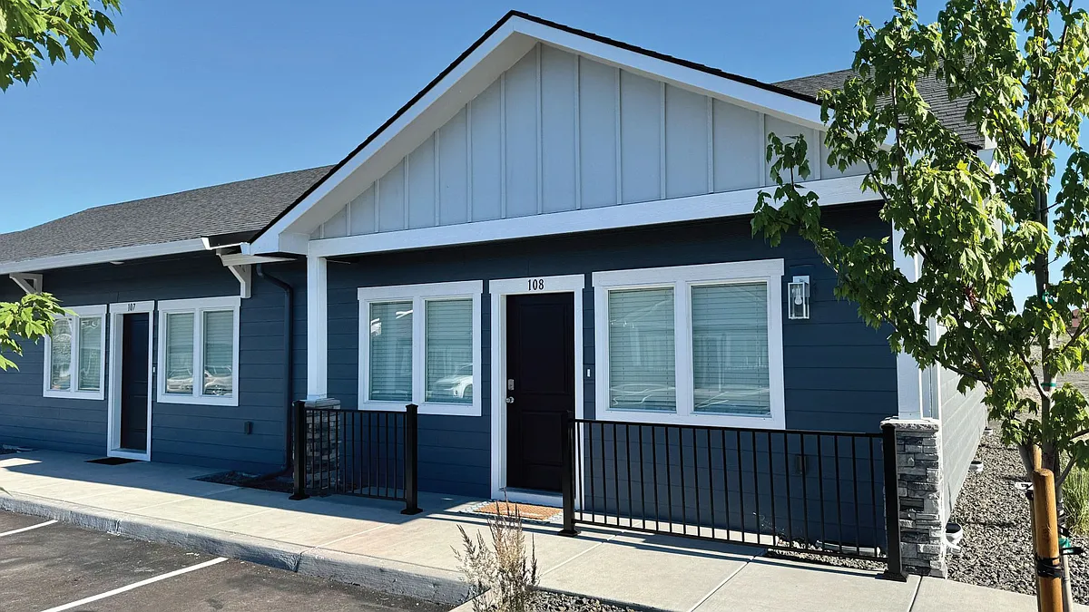 Building Photo - Midland Springs