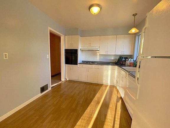 3rd image of 42280 Evergreen Dr