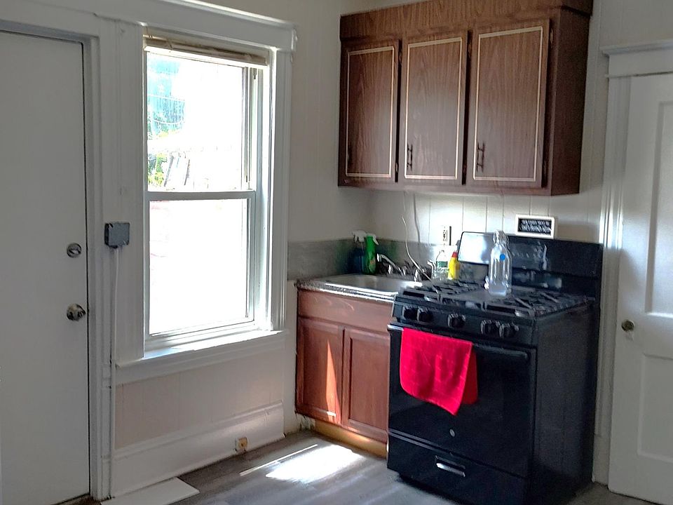 2nd image of 401 Belmont St #W1