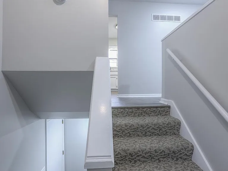6725 NW Hilldale Dr — Photo 3