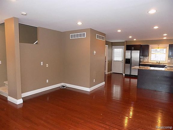 4th image of 522 E Breckenridge St #1