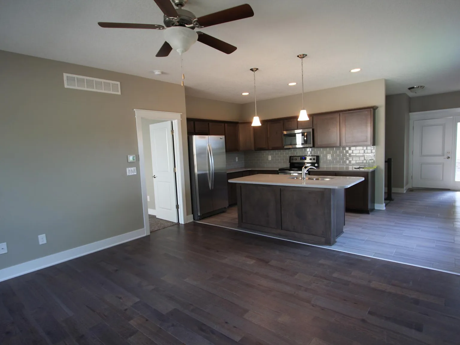 4 bed, 3.5 bath, 1752 sqft, $2,500 — Photo 3