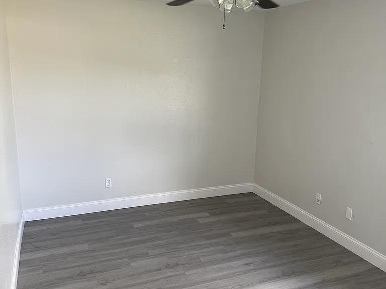 902 Fort St NW — Photo 18