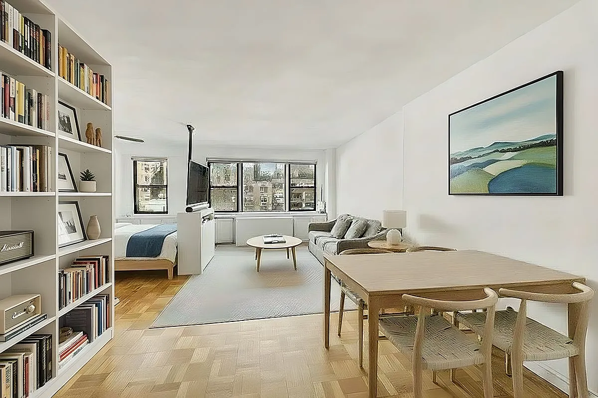 345 E 52nd St APT 9A photo 1
